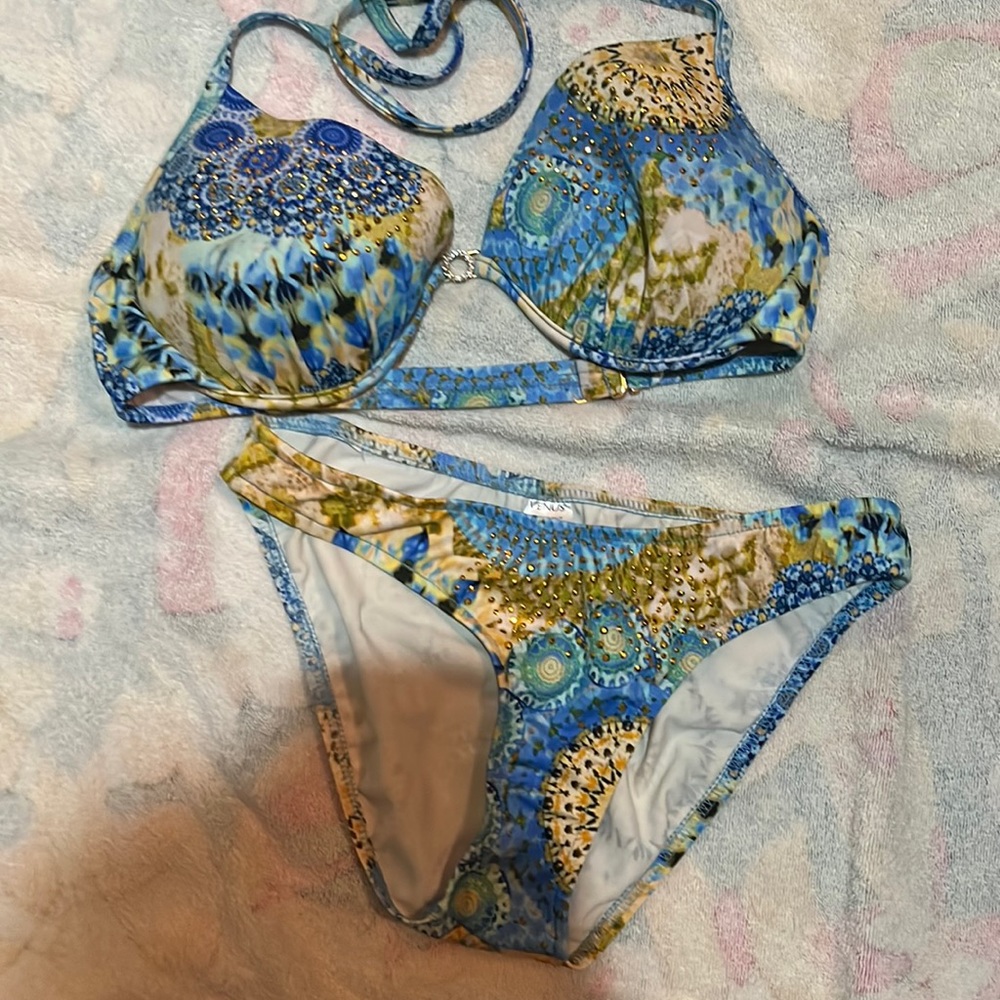 Venus bikini